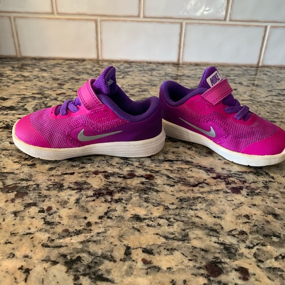 NIKE Revolution 3 ; Size 6C - Picture 6 of 7